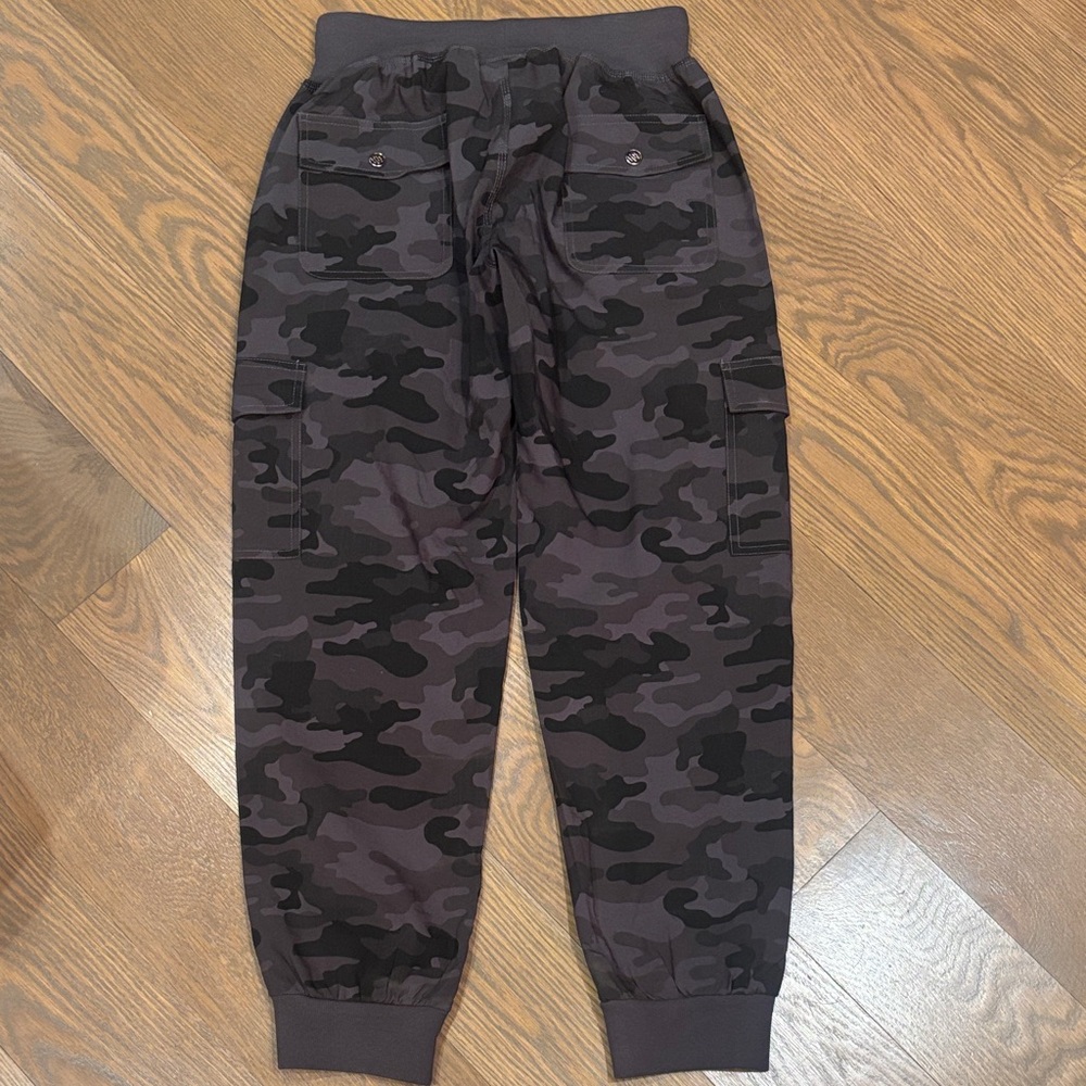 Women's MoFiz Medium Black Camo Cargo Joggers - Picture 5 of 6
